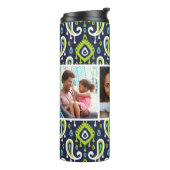 Navy and Green Ikat Paisley Custom Photo Monogram Thermosbeker (Gedraaid links)