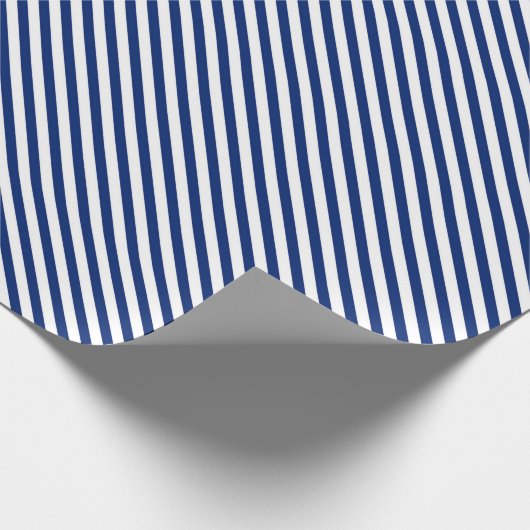 Navy and White Angled Stripes Cadeaupapier (Hoek)