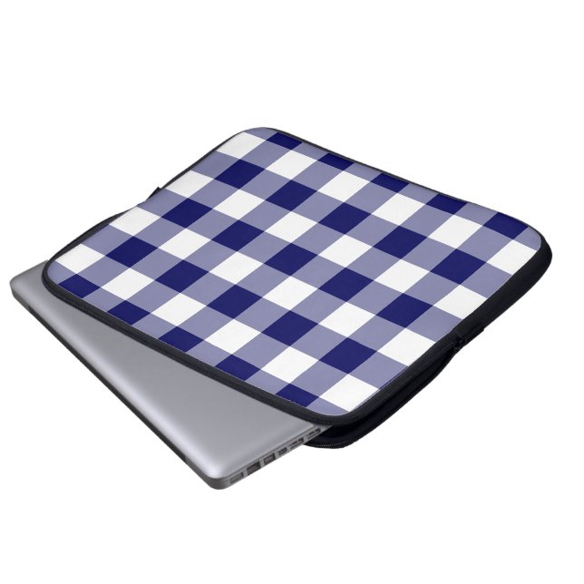 Navy and White Gingham Pattern Laptop Sleeve (Voorkant onderkant)