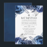 Navy and White met Silver Foil Floral Bat Mitzvah Kaart<br><div class="desc">Zeemacht en witte bloemen slaan op de mitzvah-uitnodiging met zilveraccenten.</div>