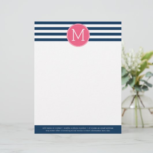 Navy and White Striped Pattern Hot Pink Monogram Gepersonaliseerd Briefhoofd (Staand voorkant)