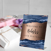 Navy blauw bronzen agaat verjaardag welkom reclamebord met voetstuk