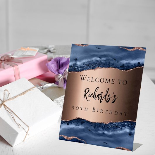 Navy blauw bronzen agaat verjaardag welkom reclamebord met voetstuk