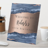 Navy blauw bronzen agaat verjaardag welkom reclamebord met voetstuk (Insitu)