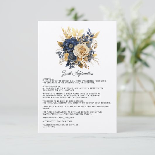 Navy Blauw en Goud Bloemen Bruiloft Gast Details Informatiekaartje (Staand voorkant)