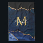 Navy Blauw en Goud Marmer Agaat Theedoek<br><div class="desc">Deze keukenhanddoek heeft een elegante en glamoureuze agaat marmeren achtergrond met geode edelsteen detaillering en faux gouden glitter accenten. Het monogram combineert handgeschreven script en moderne schreefloze lettertypen voor een stijlvolle en verfijnde look. Dit maakt het ideale cadeau omdat het kan worden aangepast met een naam en initiaal. De diepblauwe...</div>
