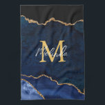 Navy Blauw en Goud Marmer Agaat Theedoek<br><div class="desc">Deze keukenhanddoek heeft een elegante en glamoureuze agaat marmeren achtergrond met geode edelsteen detaillering en faux gouden glitter accenten. Het monogram combineert handgeschreven script en moderne schreefloze lettertypen voor een stijlvolle en verfijnde look. Dit maakt het ideale cadeau omdat het kan worden aangepast met een naam en initiaal. De diepblauwe...</div>