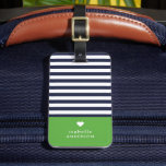 Navy blauw en groen chique strepen hart monogram bagagelabel<br><div class="desc">Stijlvol op maat gedrukt bagagelabel in groene, marineblauwe en witte kleuren. Dit ontwerp is voorzien van een preppy klassieke marine en wit gestreepte patroon. Personaliseer het met jouw naam monogram of andere aangepaste tekst met een schattig hartsymbool. Voeg uw contactgegevens op de achterkant toe in hoesje dat uw bagage tijdens...</div>