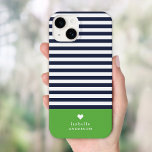 Navy blauw en groen chique strepen hart monogram Case-Mate iPhone 14 hoesje<br><div class="desc">Stijlvolle telefoonhoes op maat in groene, marineblauwe en witte kleuren. Dit ontwerp is voorzien van een preppy klassieke marine en wit gestreepte patroon. Personaliseer het met jouw naam monogram of andere aangepaste tekst met een schattig hartsymbool. Gebruik de ontwerptools om achtergrondkleuren te kiezen, de tekstlettertypen en -kleuren te bewerken en...</div>