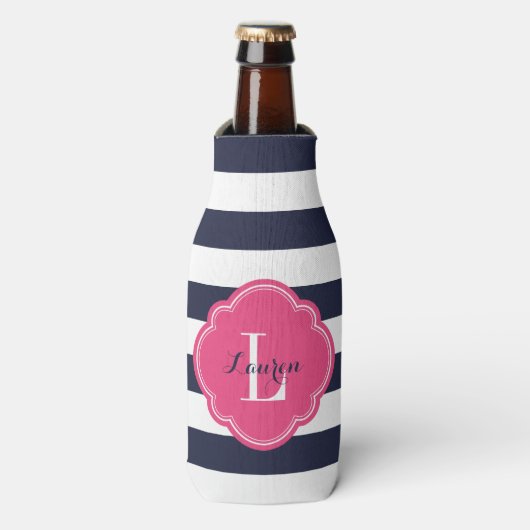 Navy Blauw en Roze Preppy Strepen Monogram Flesjeskoeler (Fles Voorkant)