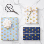 Navy blauw en wit Chanoeka Golden David Star Inpakpapier Vel<br><div class="desc">Ervaar de elegantie van een prachtig gouden davidster-patroon,  perfect om de feestelijke geest van Chanoeka te vieren. Dit ontwerp contrasteert prachtig met zwarte,  witte en marineblauwe achtergronden,  waardoor uw vakantie echt bijzonder is.</div>