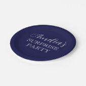 Navy Blauw en Wit Verrassing Verjaardagsfeest Papieren Bordje (Gekanteld)