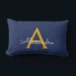 Navy Blauw Goud Girly Script Monogram Naam Modern Kussen<br><div class="desc">Gold en Navy Blue Monogram Voeg je eigen naam Lumbar Pillow. Dit maakt het perfecte zoete 16-jarige verjaardagscadeau,  bruiloft,  vrijgezellenfeest,  jubileum,  baby shower of vrijgezellenfeest voor iemand die van glamoureuze luxe en chique stijlen houdt.</div>