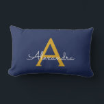Navy Blauw Goud Girly Script Monogram Naam Modern Kussen<br><div class="desc">Gold en Navy Blue Monogram Voeg je eigen naam Lumbar Pillow. Dit maakt het perfecte zoete 16-jarige verjaardagscadeau,  bruiloft,  vrijgezellenfeest,  jubileum,  baby shower of vrijgezellenfeest voor iemand die van glamoureuze luxe en chique stijlen houdt.</div>