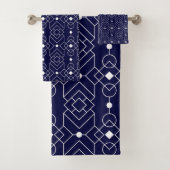 Navy blauw stevig kleurenpatroon bad handdoek (Insitu)