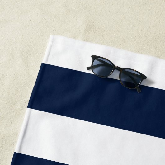 Navy blauw wit strepen naam script strandlaken (In situ)