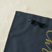 Navy Blauwe Gouden Aangepaste Script Naam Minimali Strandlaken (In situ)