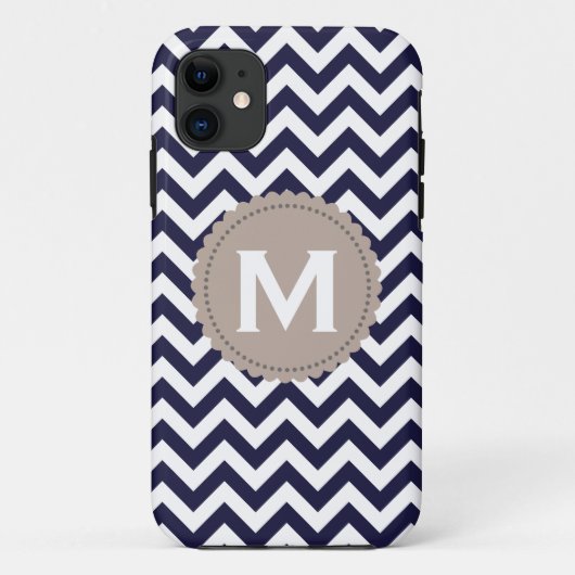 Navy Blauwe Witte Monogram Chevron Patroon Case-Mate iPhone Case (Achterkant)
