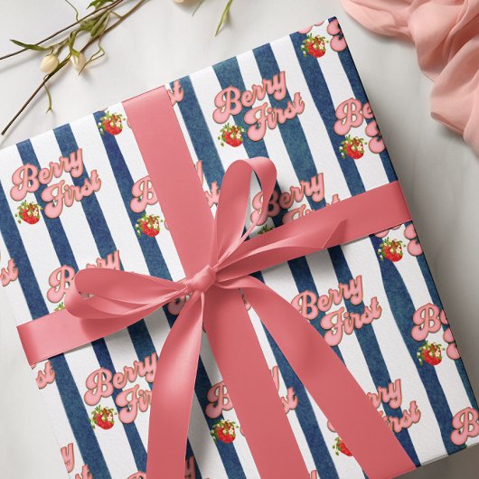 Navy Blauwe Witte Strepen Aardbei Verjaardag Cadeaupapier