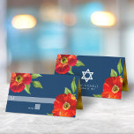 Navy Bloemen Waterverf Bat Mitzvah Bold Modern Plaatskaartje<br><div class="desc">Geen Bat Mitzvah partij is volledig zonder gepersonaliseerde plaatskaarten. Laat je favoriete Bat Mitzvah trots zijn, blij en vieren haar mijlpaal op haar perfect gecoördineerde feest. Deze verfijnde, chic, verbluffend, bloedige waterverf met het moderne type san serif bedekt een donkere, marineblauwe achtergrond. Faux goudfolie leidt naar binnen. Pas de douanetekst...</div>