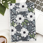 Navy Blooms Floral gepersonaliseerd Planner<br><div class="desc">Organiseer je leven met deze prachtige navy blooms bloemengepersonaliseerde planner. Ideaal voor vrouwen die elegante en levendige design waarderen, deze planner combineert functionaliteit met een vleugje natuur. Het chique bloemenpatroon en de verfijnde marineachtergrond maken uw dagelijkse planning tot een stijlvolle aangelegenheid. Personaliseer het met jouw naam voor een unieke en...</div>