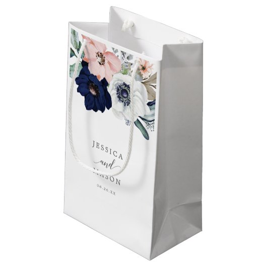 Navy Blooms Hotel Wedding Gift Bag Klein Cadeauzakje (Achterkant Gekanteld)