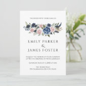 Navy Blu & Blush Floral Elegant Wedding Invitation Kaart (Staand voorkant)