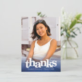 Navy blue afstuderen foto vet moderne typografie bedankkaart (Staand voorkant)