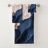 Navy Blue Agaat Roos Goud Marmer Monogram Bad Handdoek (Insitu)
