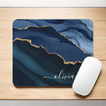 Navy Blue Agate Geode Gold Monogram Muismat<br><div class="desc">Navy Blue en Gold Foil Agate Geode Monogram Beauful Elegant Script Name Mousepad (muispad). Dit maakt de perfecte zoete 16, 13th, 15th, 16th, 18th, 21th, 30th, 40th, 50th, 60th, 70th, 80th, 90th, 100th verjaardag, bruiloft, vrijgezellenfeest, verjaardag, terug naar school, baby shower, afstuderen of bachelorette party geschenk voor iemand die haar...</div>