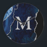 Navy Blue Agate - gepersonaliseerd monogram acryl Grote Klok<br><div class="desc">Pas deze Navy Blue Agate Acrylwand-klok aan en voeg aangepaste tekst toe aan het ontwerp.</div>