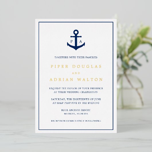 Navy Blue Anchor Monogram Nautical Wedding Gold Folie Uitnodiging (Staand Voorkant)