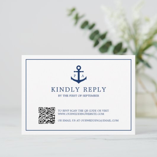 Navy Blue Anchor Monogram QR Code Nautical Wedding RSVP Kaartje (Staand voorkant)