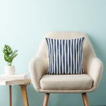 Navy Blue and White Wavy Stripe Throw Pillow Kussen<br><div class="desc">Navy Blue and White Wavy Stripe Throw Pillow, Preppy Coastal Dorm Decor, Palm Beach Style Accent Cushion, Classic Striped Pillow Cover Elevate your space with this navy blue and white wavy stripe throw pillow, designed for a relaxed yet polished Palm Beach preppy aesthetic. The soft, flowing stripe pattern adds movement...</div>