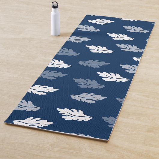 Navy Blue Antiek Leaves Pattern Yogamat (In situ)