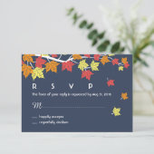 Navy Blue Autumn Wedding RSVP Kaart Maple Leaves (Staand voorkant)