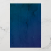 Navy Blue Balloon Het is een Baby shower van een j Folie Uitnodiging (Achterkant)