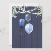 Navy Blue Balloons Rustic Wood Boy Baby shower Kaart (Achterkant)