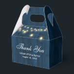 Navy Blue Barn Wood String Lights Wedding Bedankdoosjes<br><div class="desc">Rustic navy blue bruiloft bedankt je voor de gunst doos met snaarlampen op een schuurhoutachtergrond.</div>