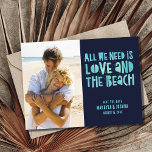 Navy Blue Beach Wedding Save the Date Aankondigingskaart<br><div class="desc">Haal je gasten enthousiast voor je speciale dag met dit blauw van de marine "We hebben alleen maar liefde en het strand nodig" foto om het date briefkaart op te slaan.</div>