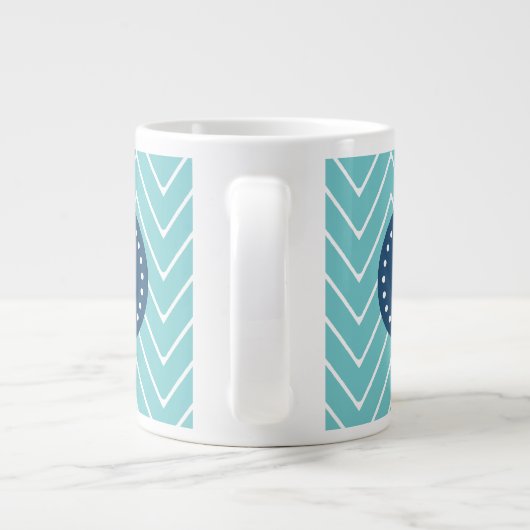 Navy Blue, Blauwgroen Chevron Pattern | Uw monogra Grote Koffiekop (Achterkant)