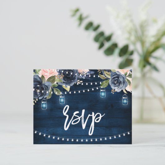 Navy Blue Blush Floral Rustic String Light RSVP Briefkaart (Staand voorkant)