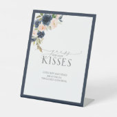 Navy Blue Blush Pink Floral Hoeveel Kisses Reclamebord Met Voetstuk (Voorkant)