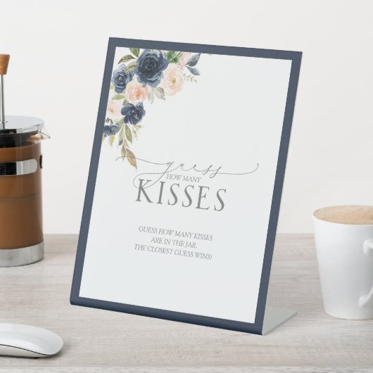 Navy Blue Blush Pink Floral Hoeveel Kisses Reclamebord Met Voetstuk (Insitu)
