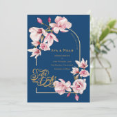 Navy Blue Blush Pink Magnolia Floral Save the Date Kaart (Staand voorkant)