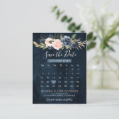 Navy Blue Blush Pink Rose Kalender Sla de datum op Aankondigingskaart (Staand voorkant)