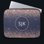 Navy Blue Blush roze Rose Gold Glitter Monogram Laptop Sleeve<br><div class="desc">Blush Pink - Roos Gold en Navy Blue Faux Glitter en Sparkle Elegant Monogrammed Initialen Hoesje. Dit hoesje kan worden aangepast om uw initiaal en voornaam te omvatten.</div>