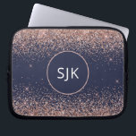 Navy Blue Blush roze Rose Gold Glitter Monogram Laptop Sleeve<br><div class="desc">Blush Pink - Roos Gold en Navy Blue Faux Glitter en Sparkle Elegant Monogrammed Initialen Hoesje. Dit hoesje kan worden aangepast om uw initiaal en voornaam te omvatten.</div>