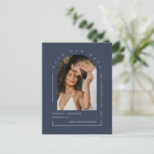 Navy Blue Boho Arch Photo QR Code Save Our Date Briefkaart (Staand voorkant)