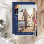 Navy Blue Boho Wildebloem Foto Save the Date<br><div class="desc">Navy Blue Boho Wildebloem Foto Save the Date Kaart. Maak je speciale dag bekend met deze navy-blauwe boho save the date,  met romantische wilde bloemen en een foto-indeling die jouw verhaal vertelt. Met zijn diepe,  klassieke kleurenpalet en moderne bloemendetails is het perfect voor elegante,  rustieke of tuinbruiloftthema's.</div>